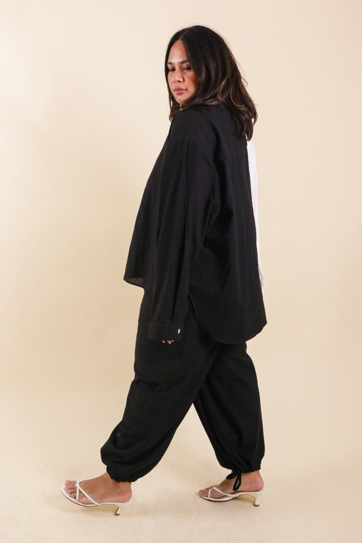 The Relaxed Button Down // Black/White