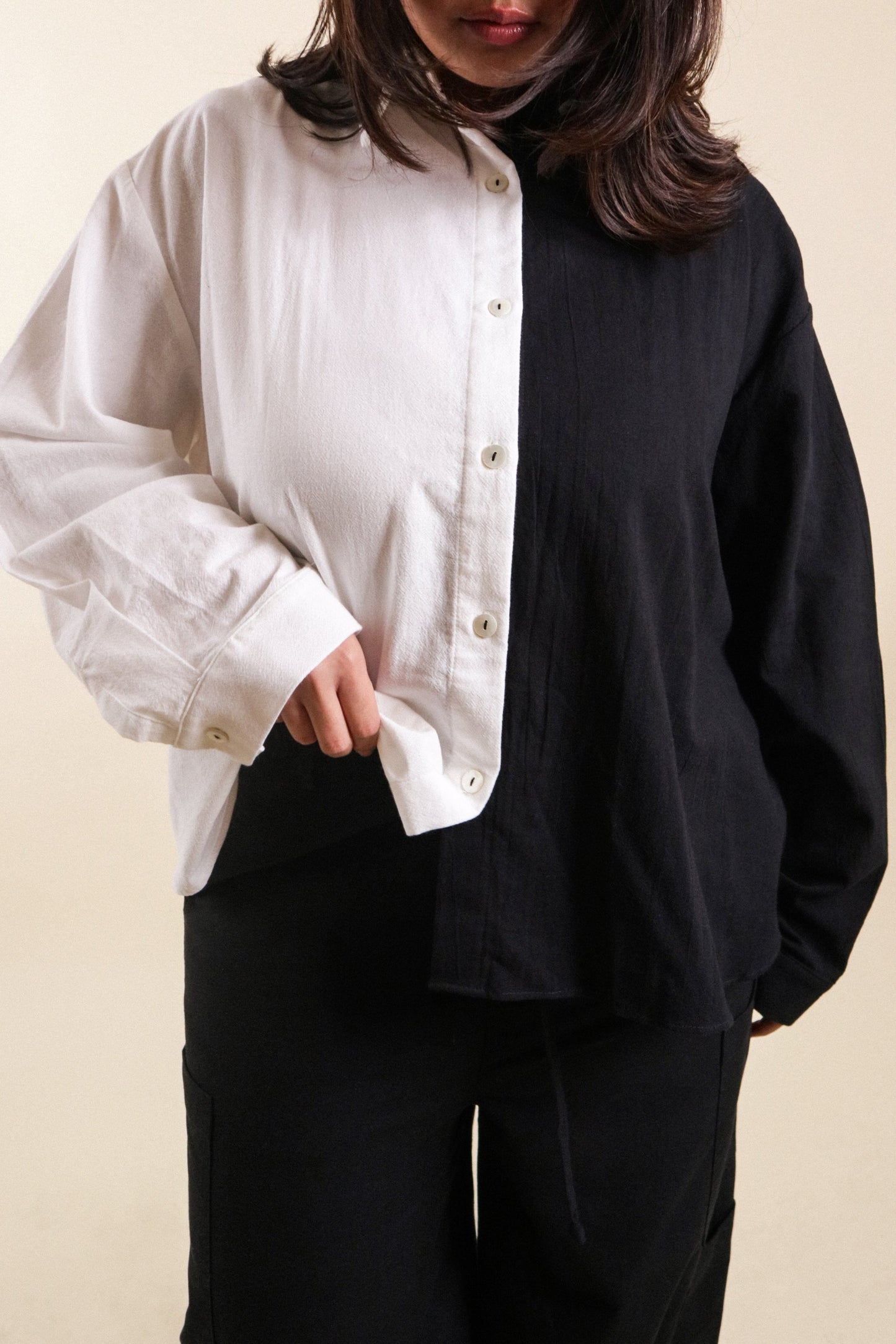 The Relaxed Button Down // Black/White
